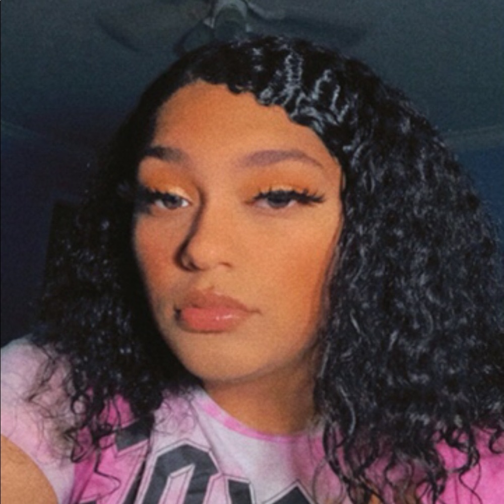 Meet your Posher, Laila